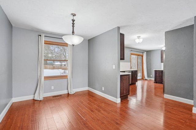 3109 Red Oak Circle N, Burnsville, MN 55337