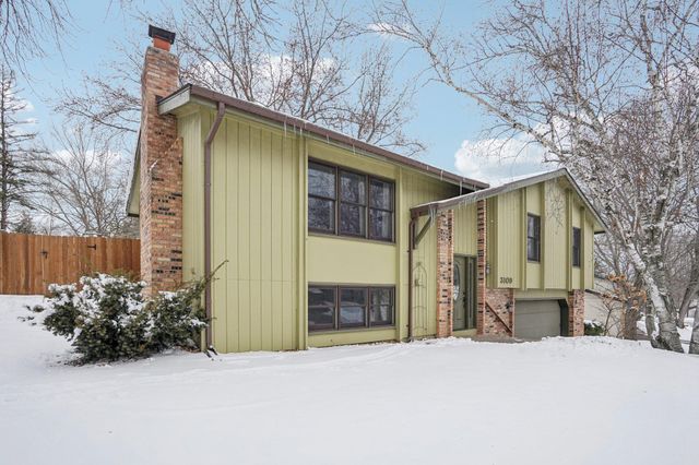 3109 Red Oak Circle N, Burnsville, MN 55337