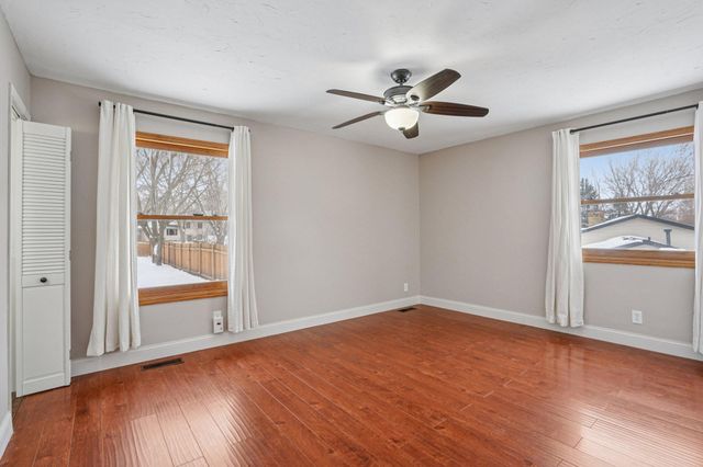 3109 Red Oak Circle N, Burnsville, MN 55337