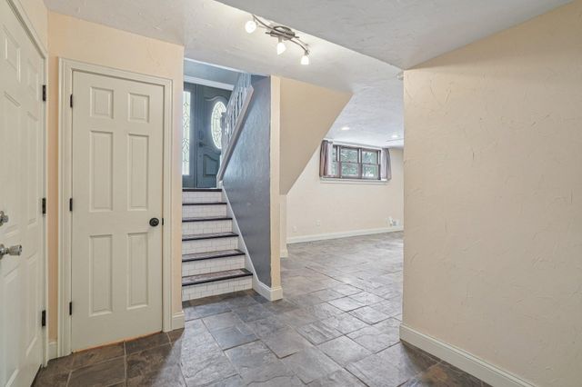 3109 Red Oak Circle N, Burnsville, MN 55337