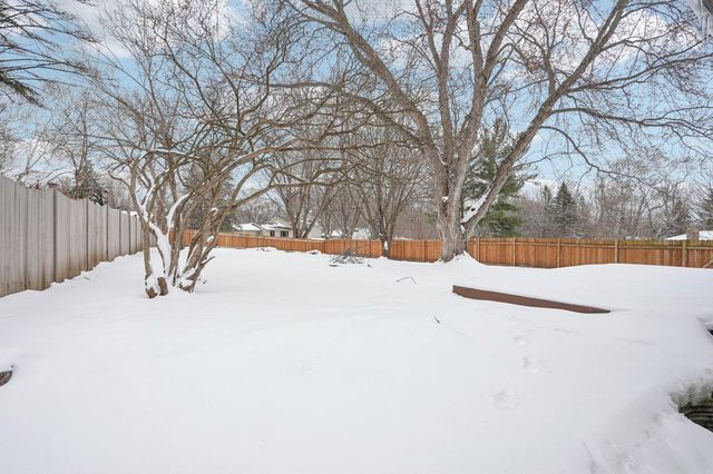 3109 Red Oak Circle N, Burnsville, MN 55337