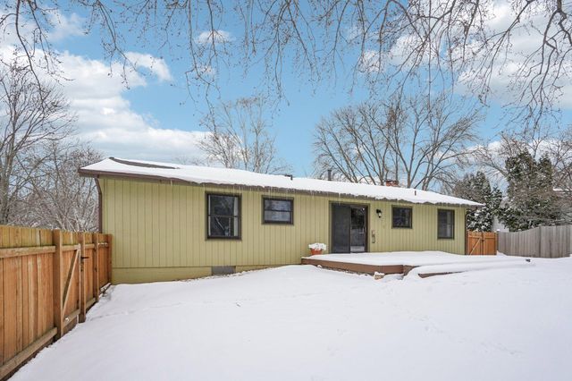 3109 Red Oak Circle N, Burnsville, MN 55337