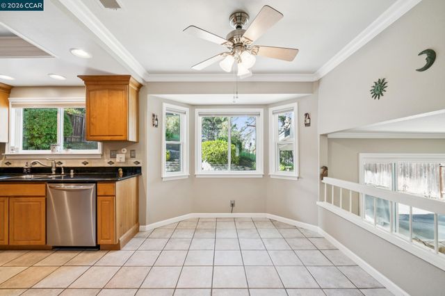 1014 Veterans Ct, Martinez, CA 94553