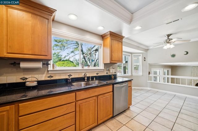 1014 Veterans Ct, Martinez, CA 94553