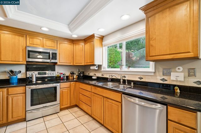 1014 Veterans Ct, Martinez, CA 94553