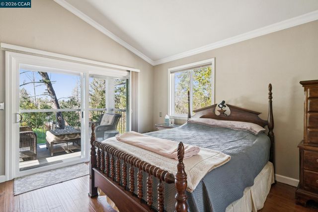 1014 Veterans Ct, Martinez, CA 94553