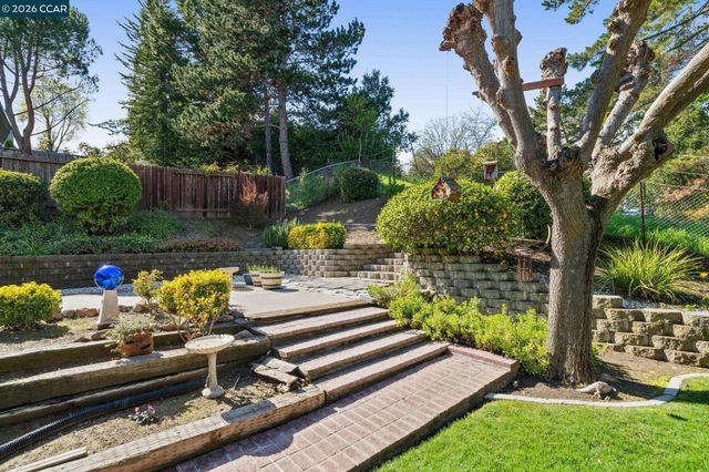 1014 Veterans Ct, Martinez, CA 94553