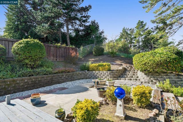 1014 Veterans Ct, Martinez, CA 94553