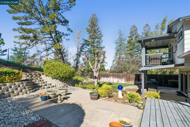 1014 Veterans Ct, Martinez, CA 94553