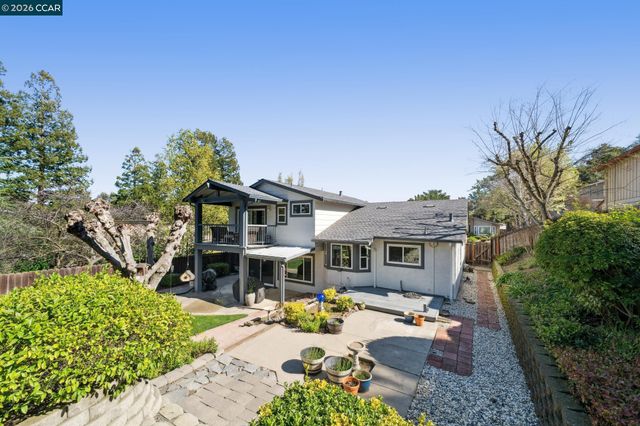 1014 Veterans Ct, Martinez, CA 94553