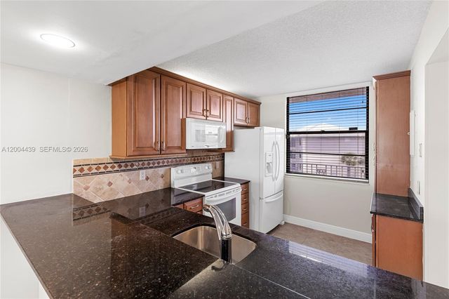 1524 Whitehall Dr 405, Davie, FL 33324