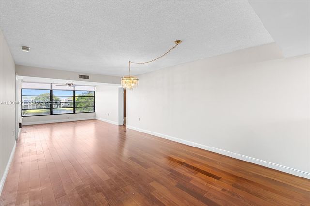 1524 Whitehall Dr 405, Davie, FL 33324