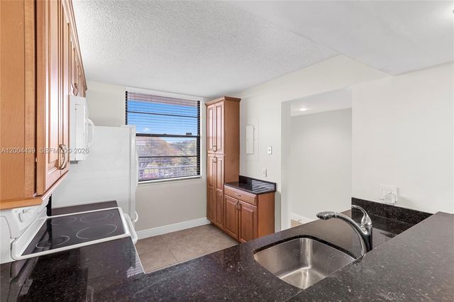 1524 Whitehall Dr 405, Davie, FL 33324