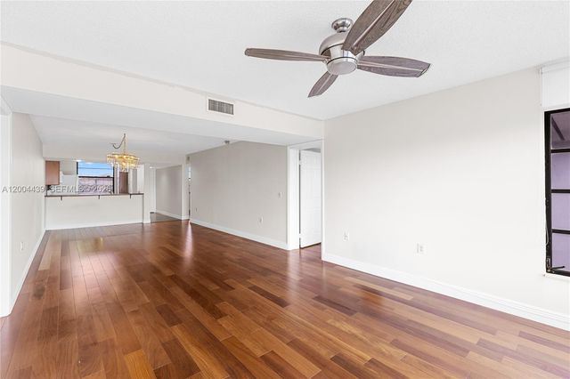 1524 Whitehall Dr 405, Davie, FL 33324