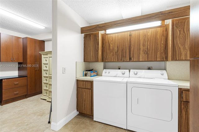 1524 Whitehall Dr 405, Davie, FL 33324