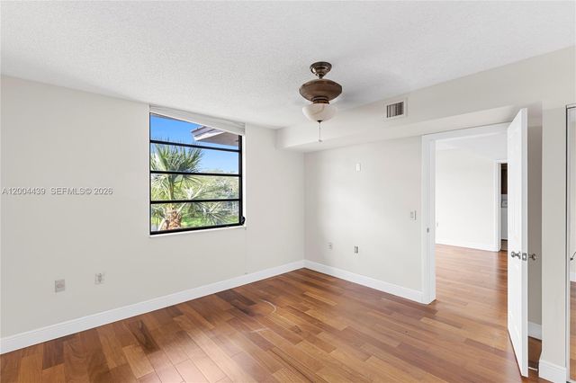 1524 Whitehall Dr 405, Davie, FL 33324