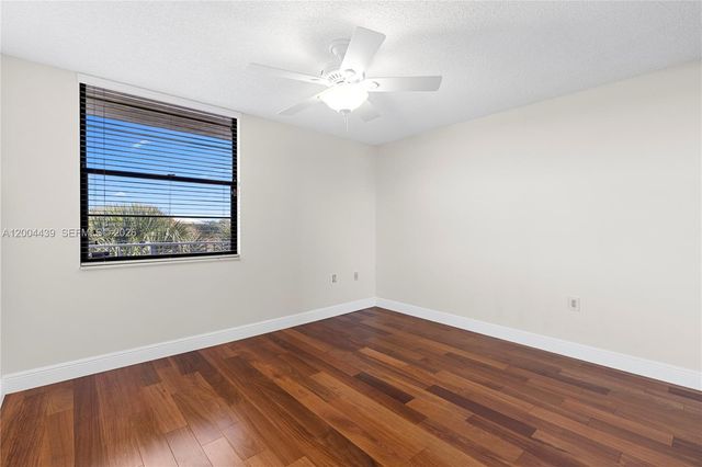 1524 Whitehall Dr 405, Davie, FL 33324