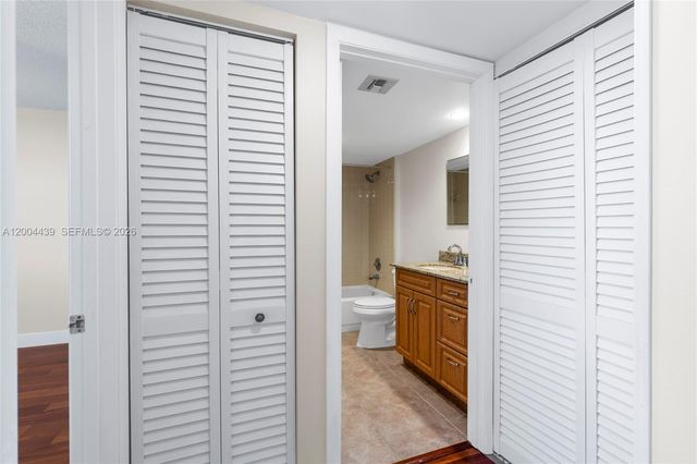 1524 Whitehall Dr 405, Davie, FL 33324