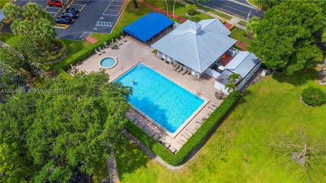 1524 Whitehall Dr 405, Davie, FL 33324