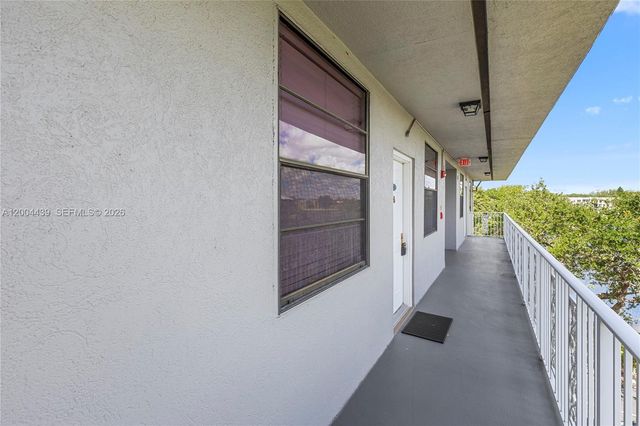 1524 Whitehall Dr 405, Davie, FL 33324