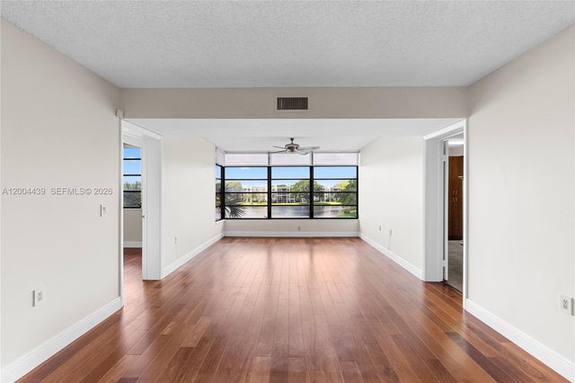 1524 Whitehall Dr 405, Davie, FL 33324