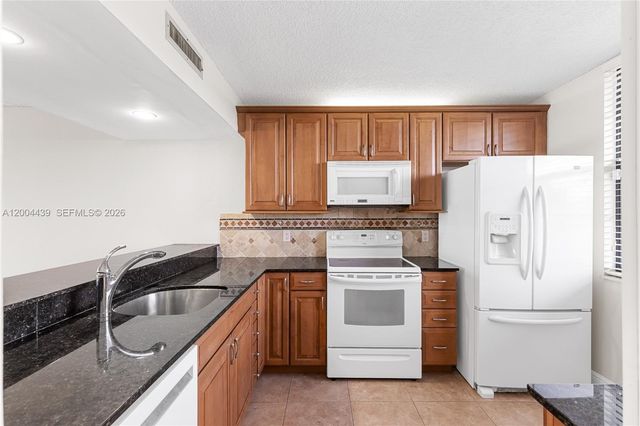 1524 Whitehall Dr 405, Davie, FL 33324