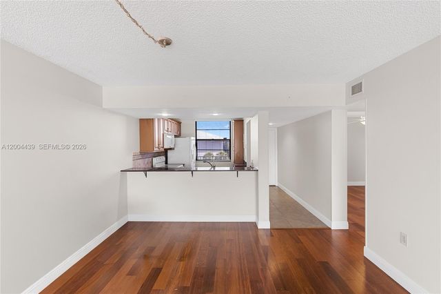 1524 Whitehall Dr 405, Davie, FL 33324