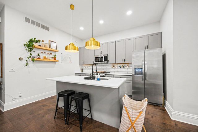 210 E 8th Street, Covington, KY 41011