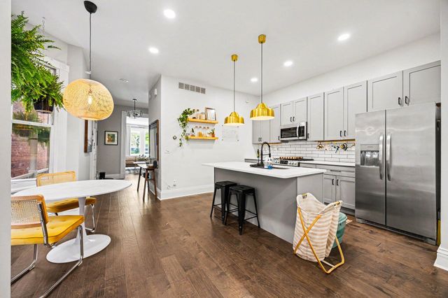 210 E 8th Street, Covington, KY 41011