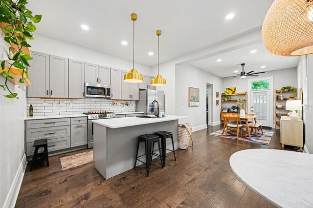 210 E 8th Street, Covington, KY 41011
