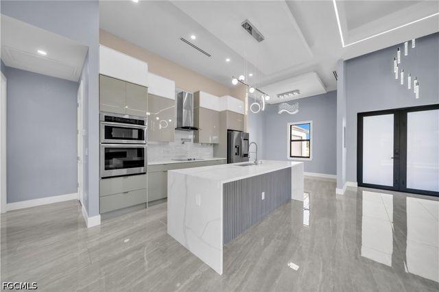 1125 NE 14th TER, Cape Coral, FL 33909