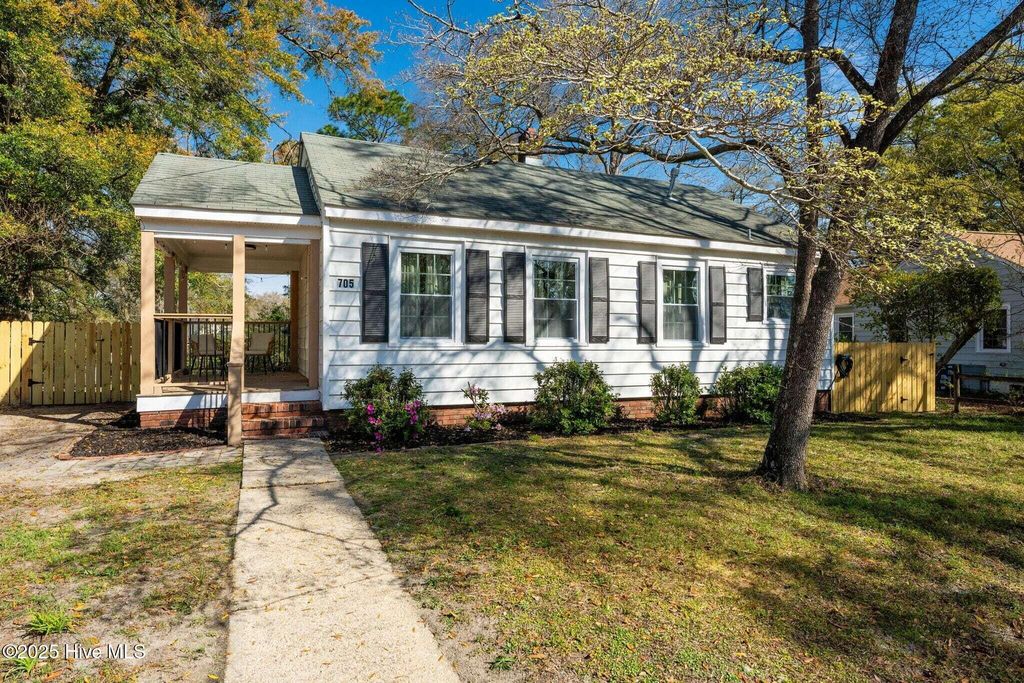 705 Ivey Circle, Wilmington, NC 28401