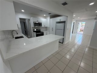 9986 SW 2nd St, Miami, FL 33174