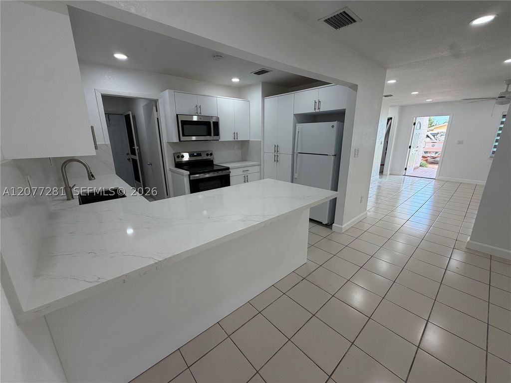 9986 SW 2nd St, Miami, FL 33174