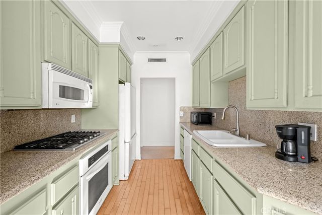 128 N Swall Drive 304, Los Angeles, CA 90048