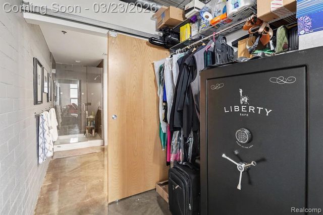 322 E Harrison Avenue, Royal Oak, MI 48067