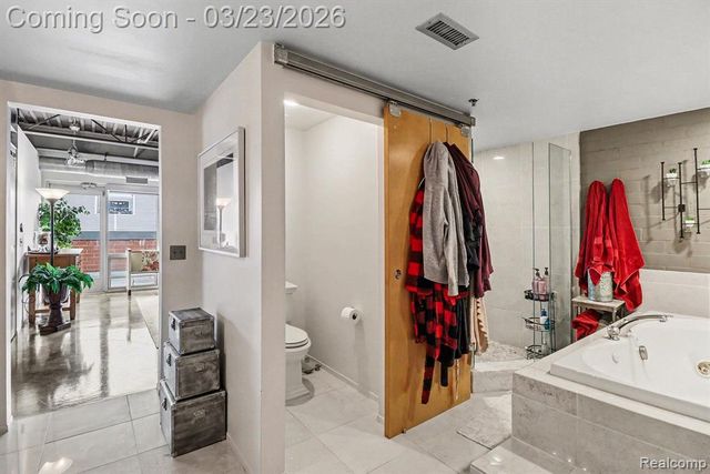 322 E Harrison Avenue, Royal Oak, MI 48067