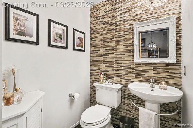 322 E Harrison Avenue, Royal Oak, MI 48067