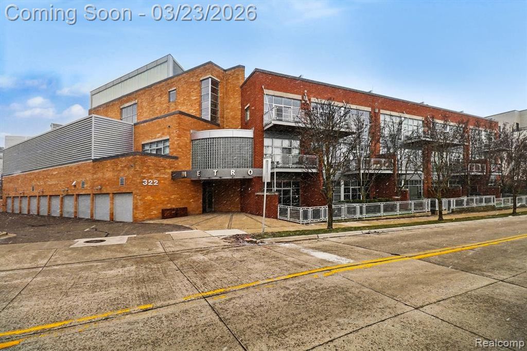 322 E Harrison Avenue, Royal Oak, MI 48067