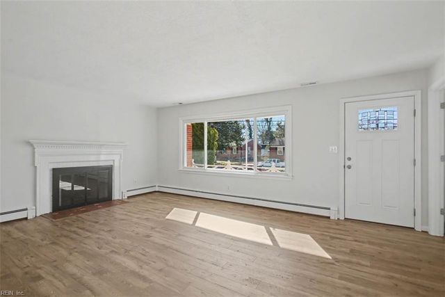 114 Kendall DR, Newport News, VA 23601