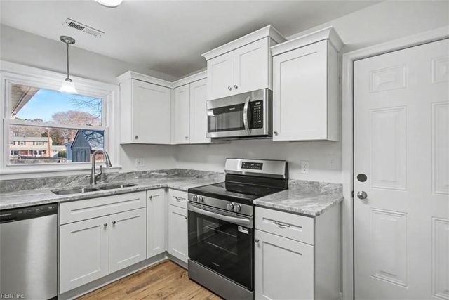 114 Kendall DR, Newport News, VA 23601