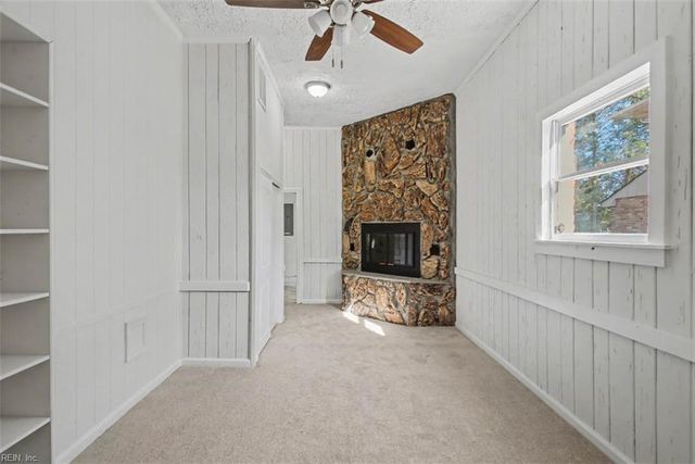 114 Kendall DR, Newport News, VA 23601