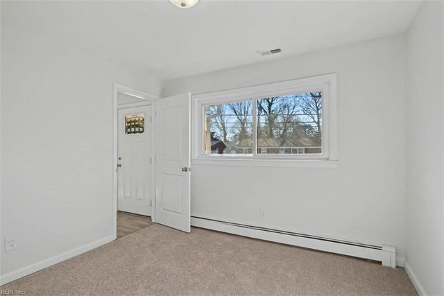 114 Kendall DR, Newport News, VA 23601