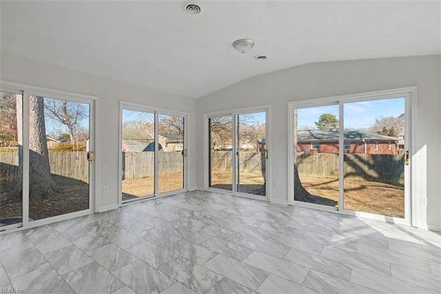 114 Kendall DR, Newport News, VA 23601