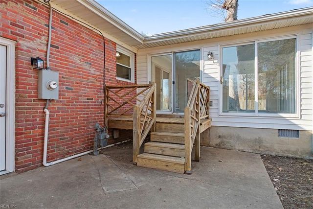 114 Kendall DR, Newport News, VA 23601