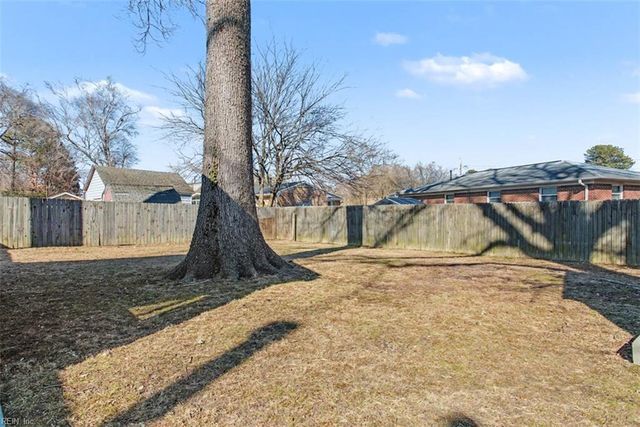 114 Kendall DR, Newport News, VA 23601