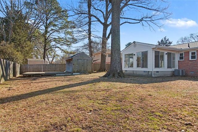 114 Kendall DR, Newport News, VA 23601