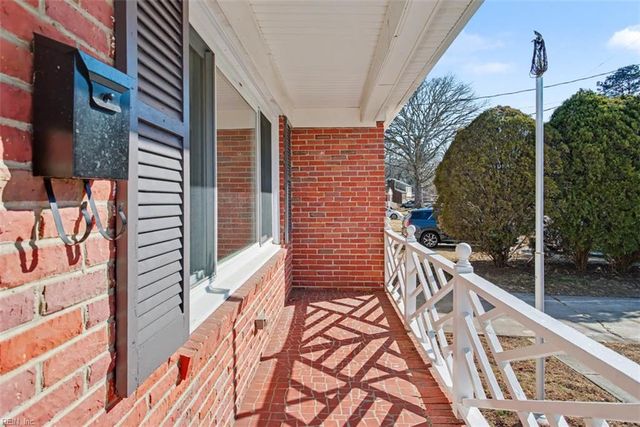 114 Kendall DR, Newport News, VA 23601