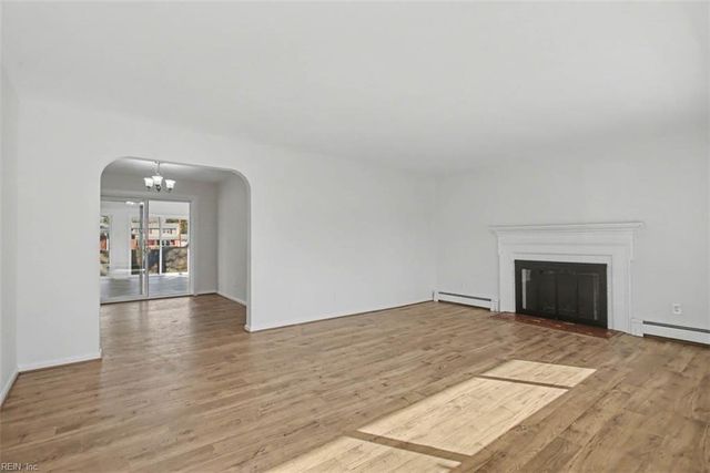 114 Kendall DR, Newport News, VA 23601