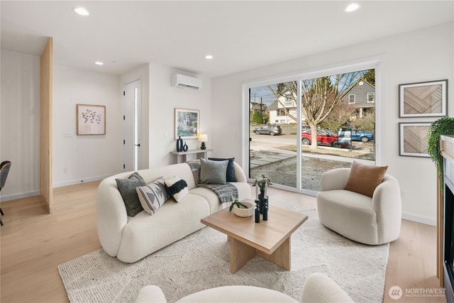 2851 NW 70th Street, Seattle, WA 98117